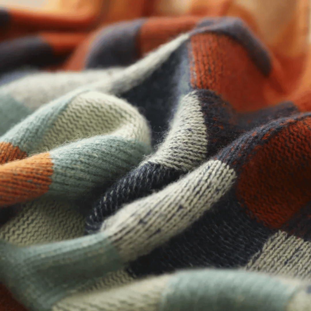 Ravelyn - Patchwork-Rollkragenpullover aus Kaschmir