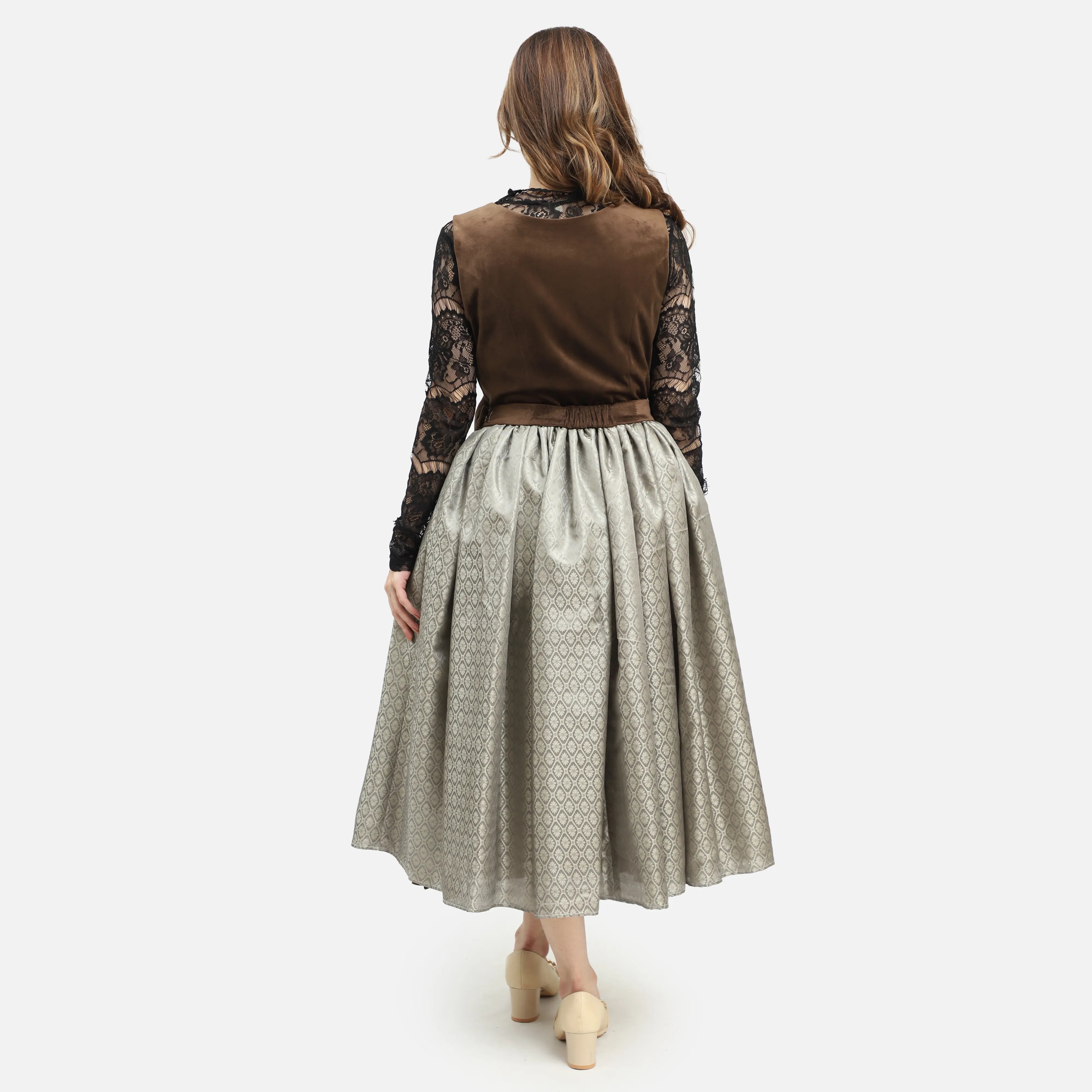 Doreen | Klassisches braunes Dirndl in bayerischer Eleganz Kleid