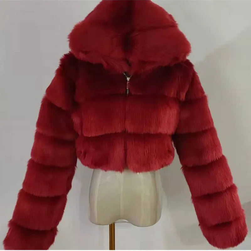 Hochwertiger Pelzmantel | Damenjacke mit Kapuze und Flauschigem Material 10