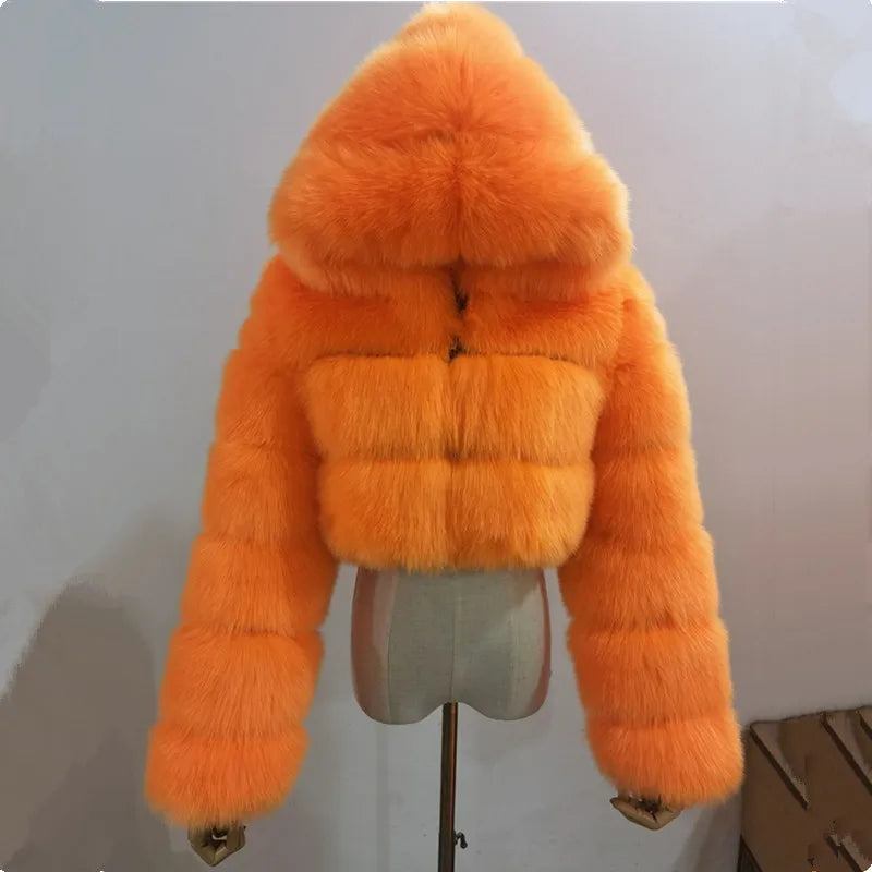 Hochwertiger Pelzmantel | Damenjacke mit Kapuze und Flauschigem Material 11