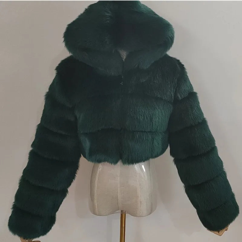 Hochwertiger Pelzmantel | Damenjacke mit Kapuze und Flauschigem Material 12