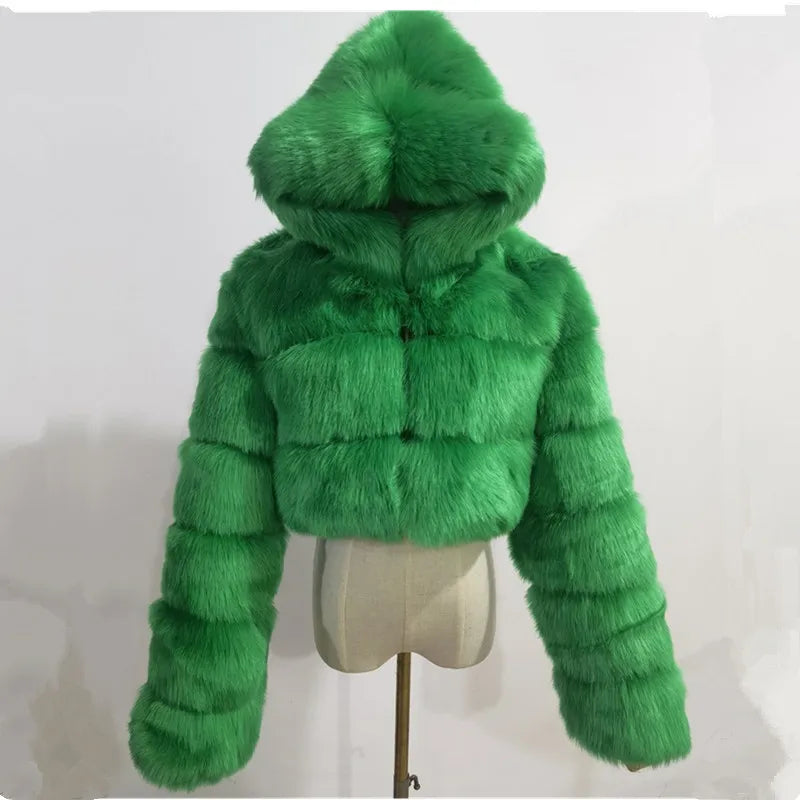Hochwertiger Pelzmantel | Damenjacke mit Kapuze und Flauschigem Material 9