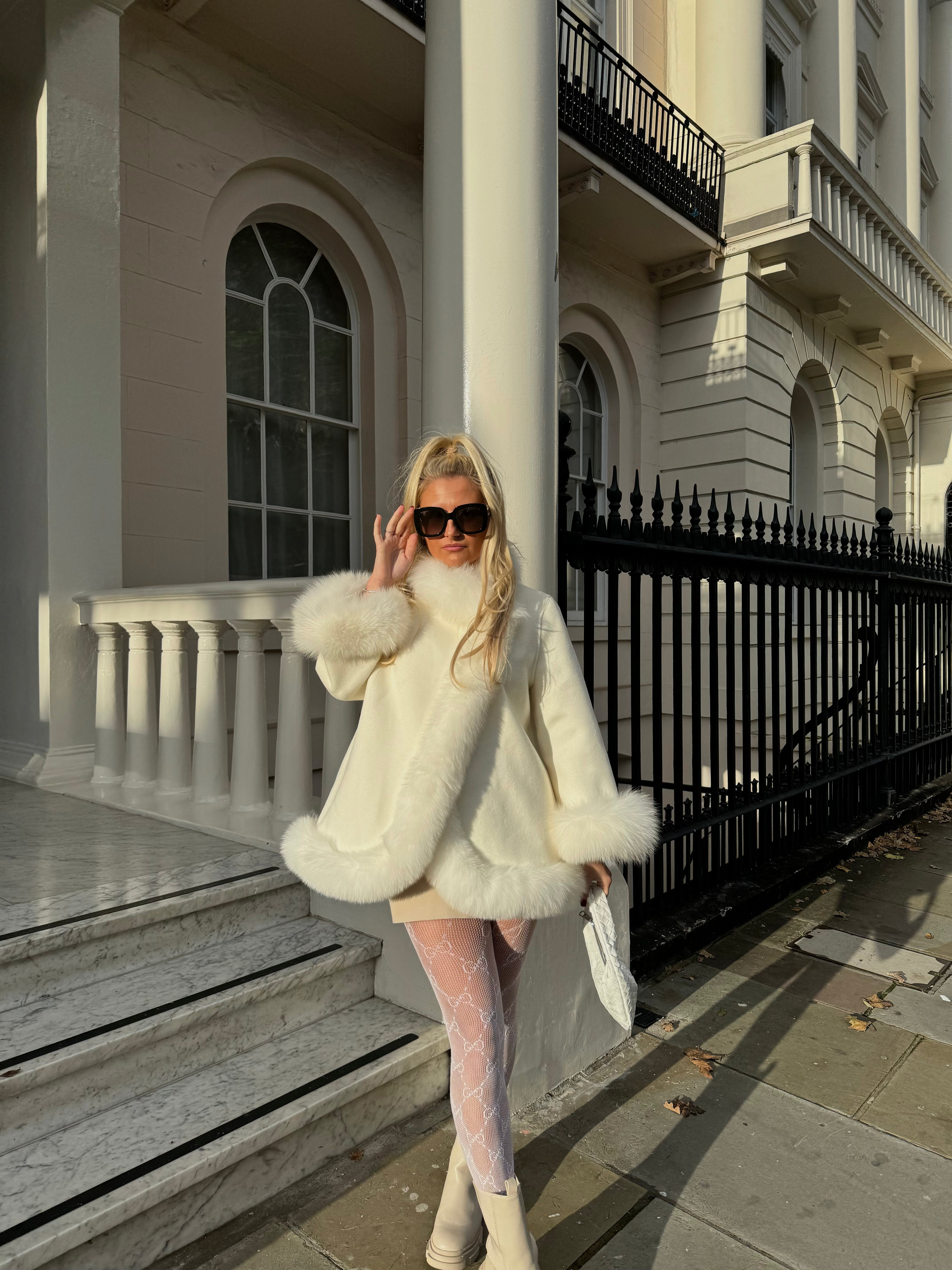 Cashmere wool coat made with real fur collar & cuffs. Fur coat with collar. Cashmere jacket. Cashmere coat with fur. Fur coat. Women's real fur cashmere coats, luxurious coats with fur, and elegant fur coats. Made from the highest quality of soft cashmere and wool blends. winter fashion. winter outfit. fur coat outfit