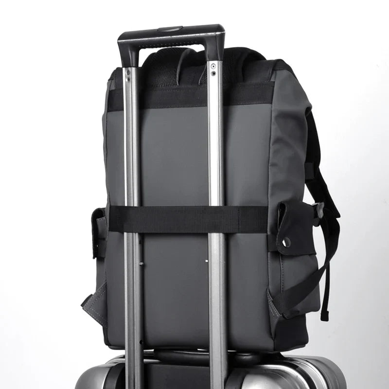 Leo | Wasserdichtes Reise Laptop Rucksack