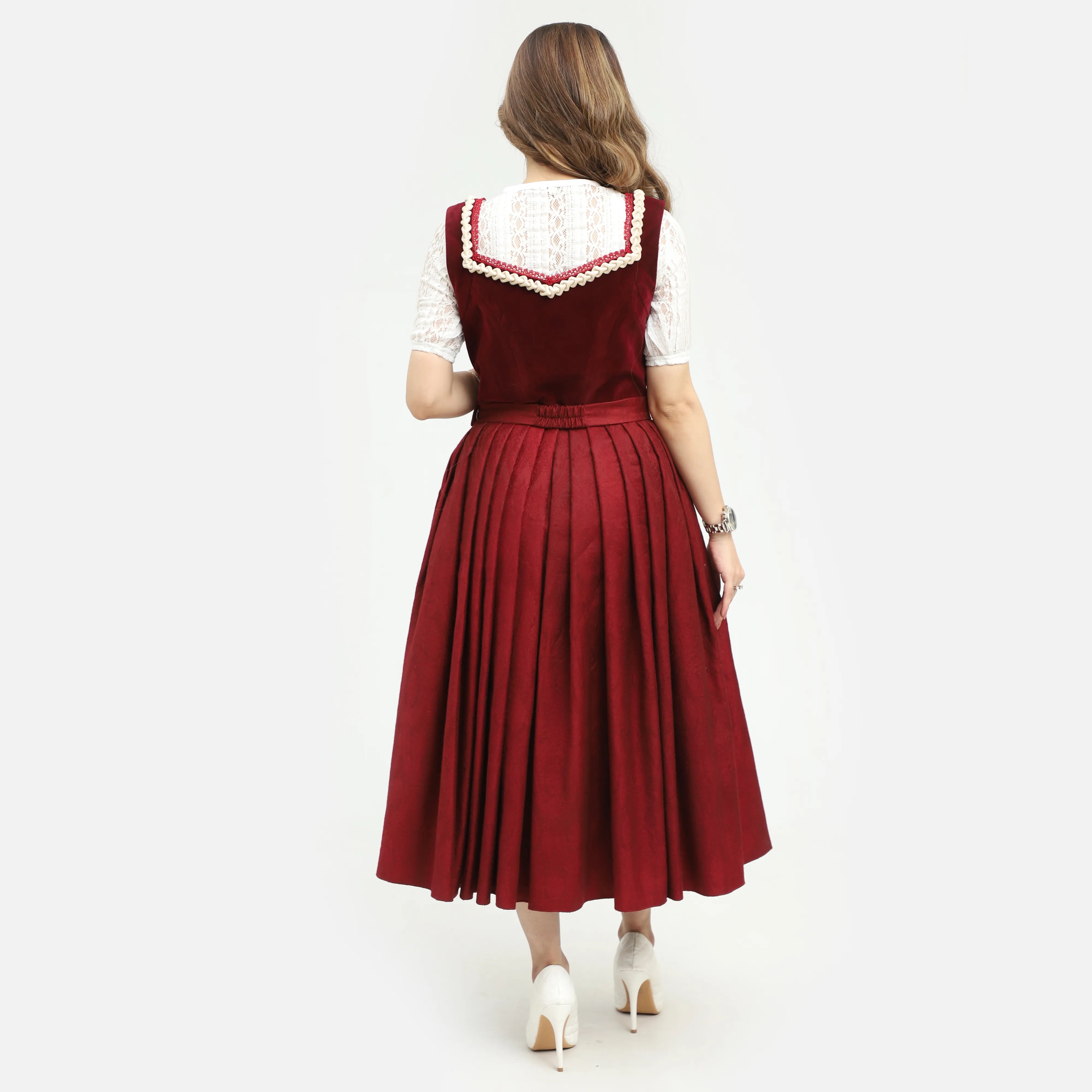 Diana | Deutsches Dirndlkleid in sattem Bordeauxrot