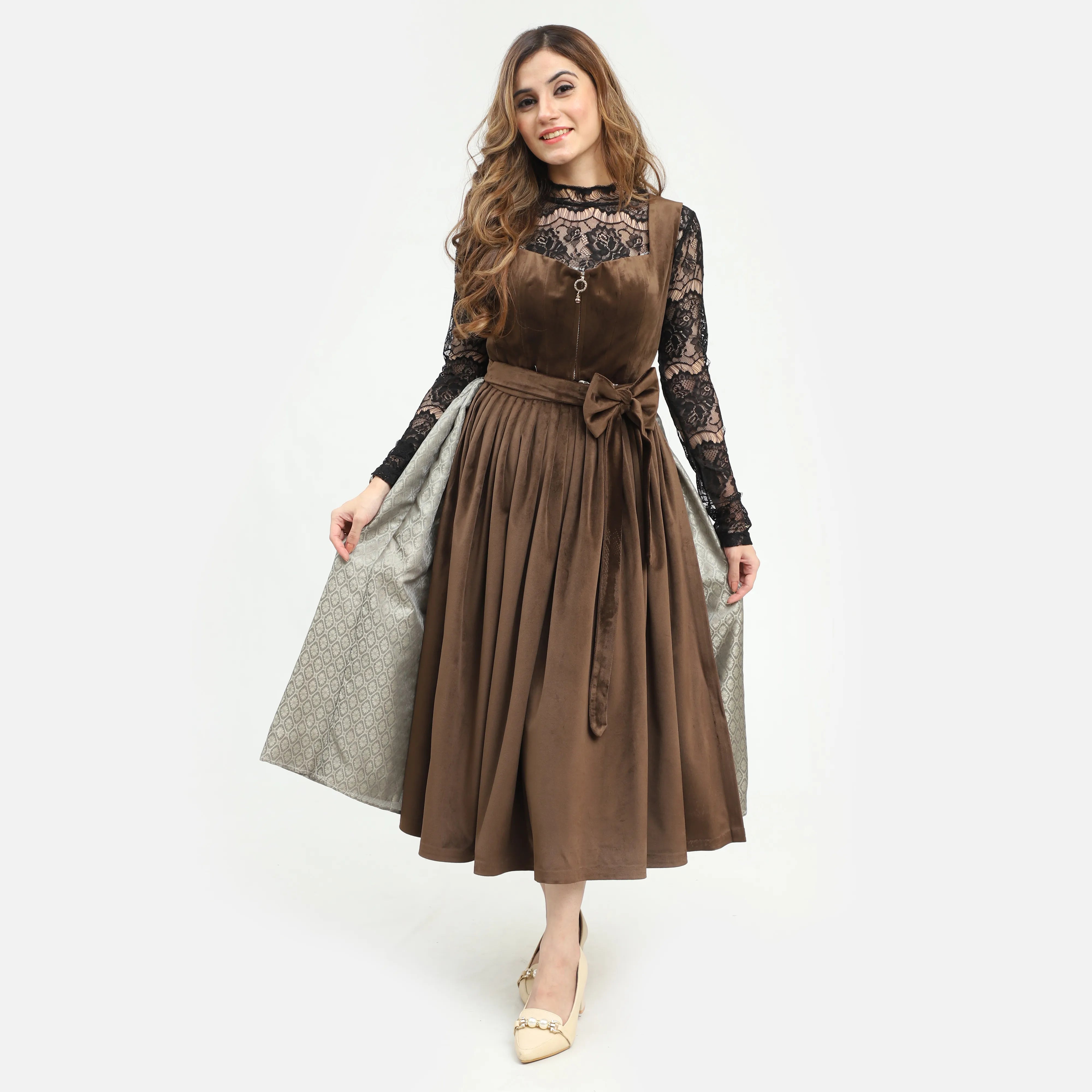 Doreen | Klassisches braunes Dirndl in bayerischer Eleganz Kleid