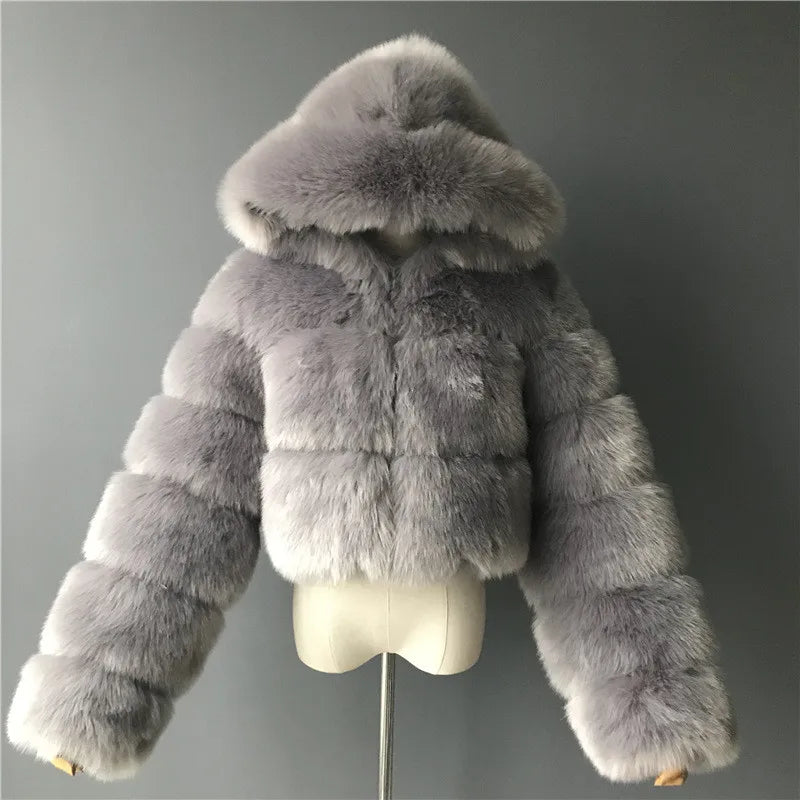 Hochwertiger Pelzmantel | Damenjacke mit Kapuze und Flauschigem Material 3